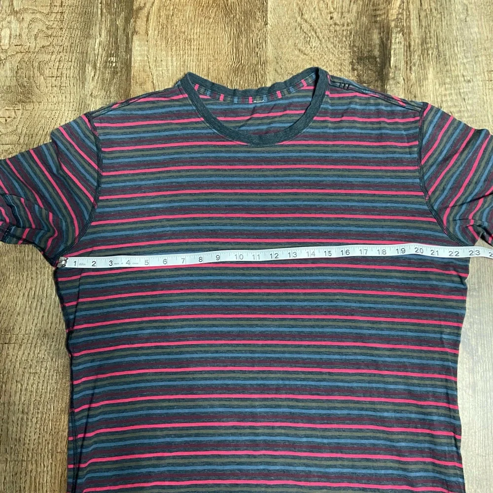 Lululemon Athletica TShirt - Picture 6 of 7